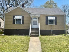 Building Photo - 1009 Duke St