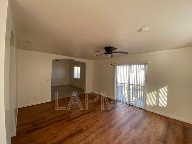 Foto del edificio - 762 W 21st St