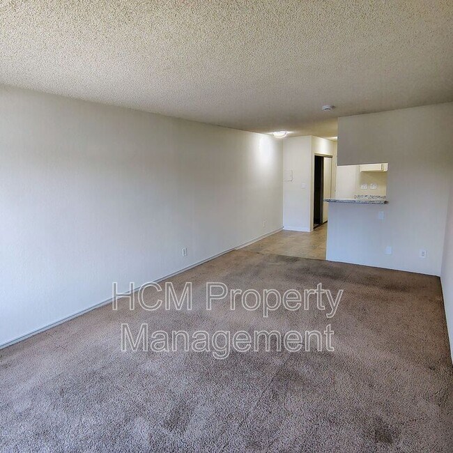 Foto del edificio - 12850 Branford St