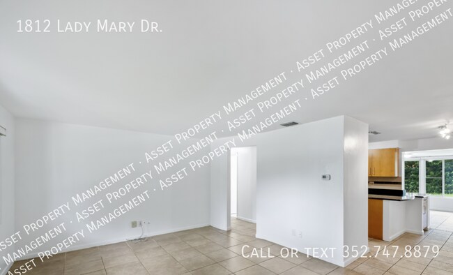 Foto del edificio - 1812 Lady Mary Dr