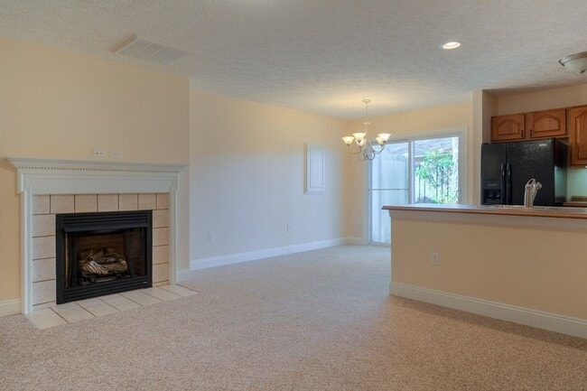 Foto del edificio - Available for the 2026-2027 lease term.