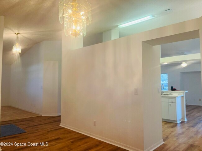 Foto del edificio - 2460 Wolf Creek Dr