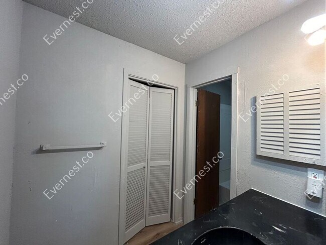 Building Photo - 3474 High Bridge Dr