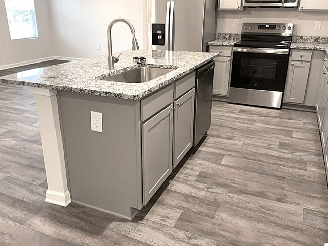 Foto del edificio - 3120 Emberly Dr