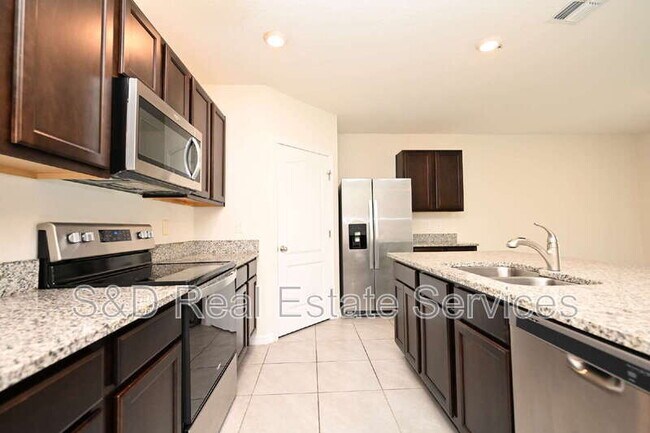 Foto del edificio - 2548 Ryland Falls Dr