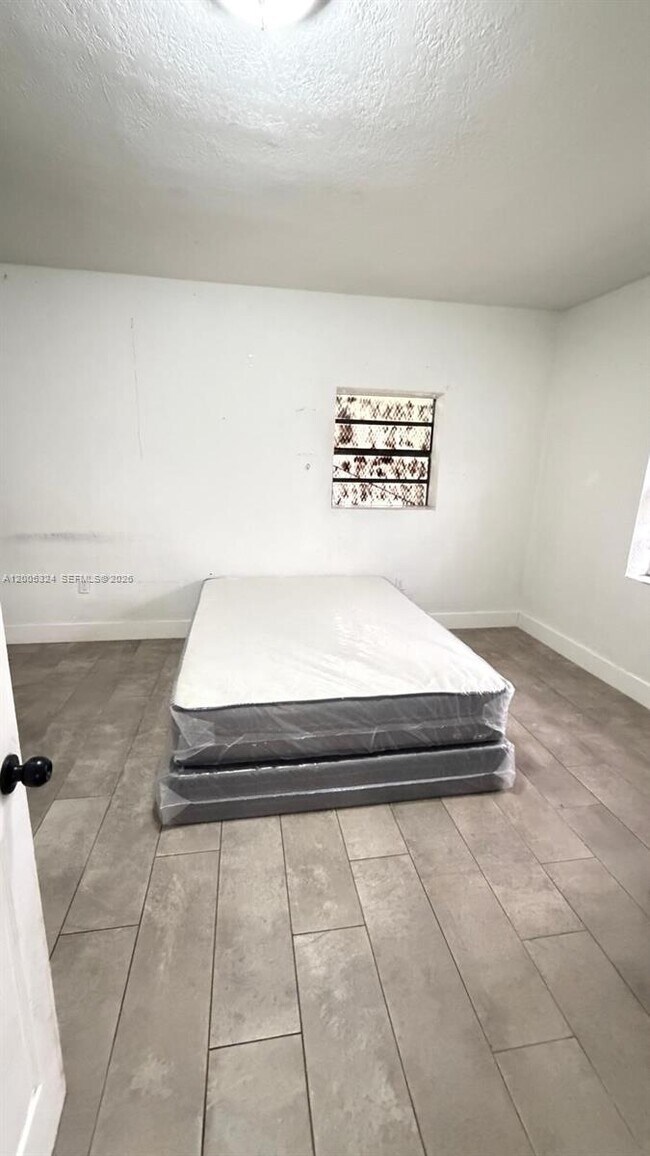 Foto del edificio - 301 NW 37th St