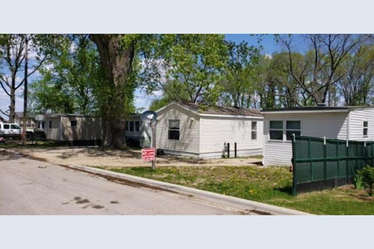 405 Front St, West Concord, MN 55985 Condo for Rent in West Concord