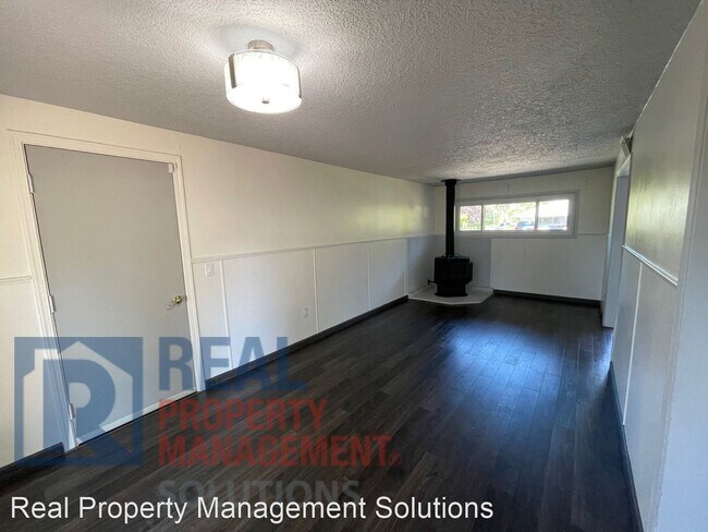 Foto del edificio - 3 br, 1 bath House - 1925 NE 130th Ave