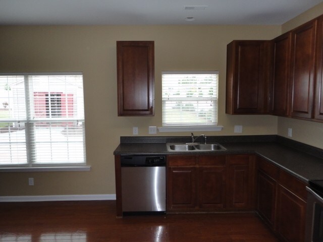 Foto del edificio - 1010 Golden Crest Dr