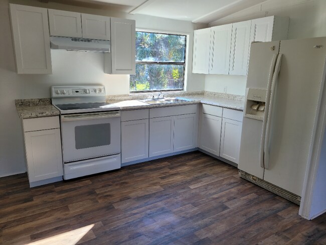 Building Photo - 351 Spring St