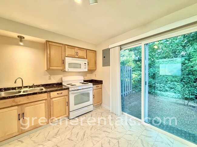 Building Photo - 2-Bedroom 1.5-Bathroom Condo in West Olympia