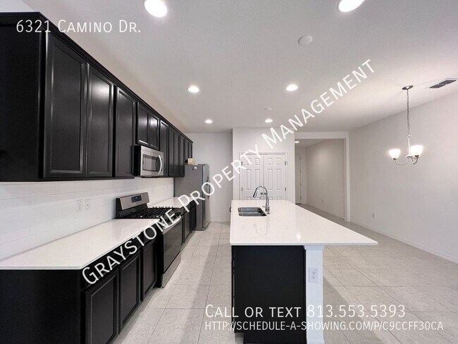 Foto del edificio - Beautiful townhome for rent in Apollo Beach