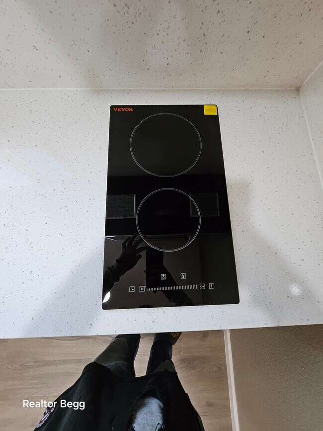 Foto del edificio - 2102 Black Rose Ln