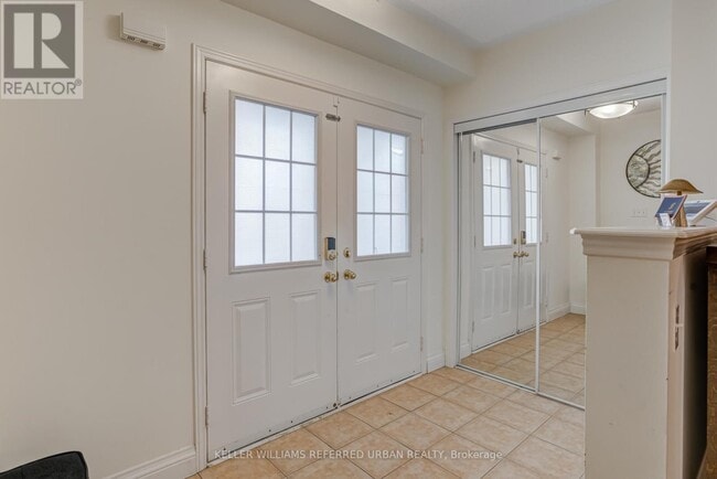 Building Photo - 282 Giddings Crescent