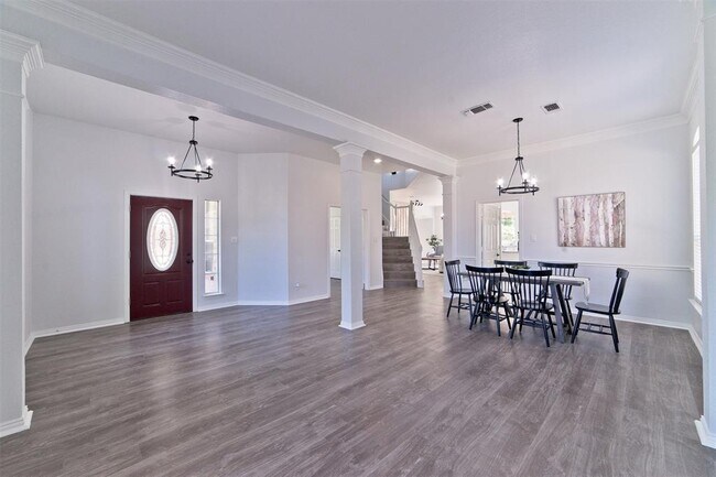 Building Photo - 1118 Danbury Dr