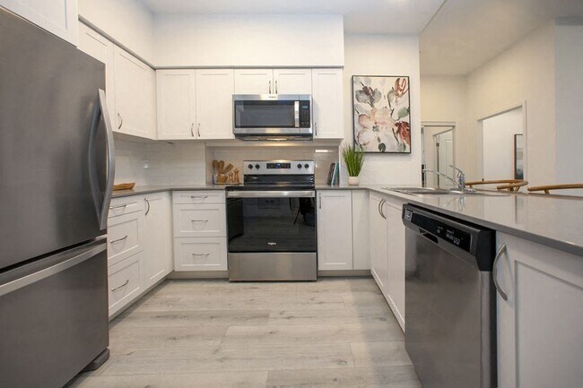 Photo du bâtiment - Bayfield Tower Apartments