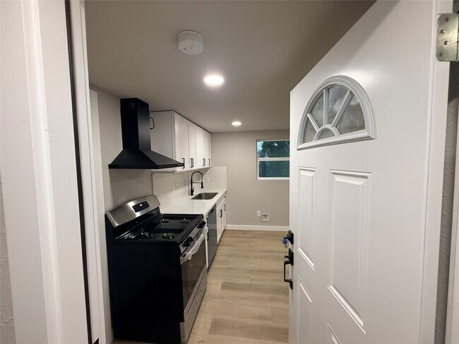 Foto del edificio - 5238 Pease St