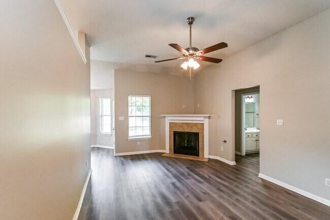 Foto del edificio - 3123 Conger Ct W