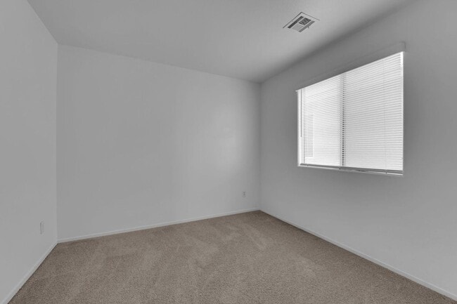 Foto del edificio - Freshly updated 4-bedroom move-in ready and built for comfortable everyday living.