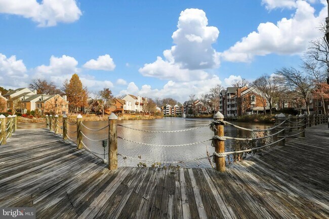 Foto del edificio - 7594 Lakeside Village Dr