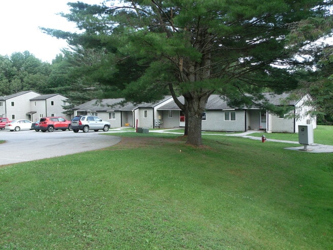 Building Photo - 930 W Main St