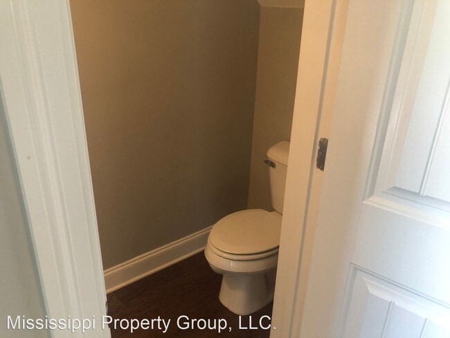 Building Photo - 4 br, 4.5 bath House - 406 Walker Circle