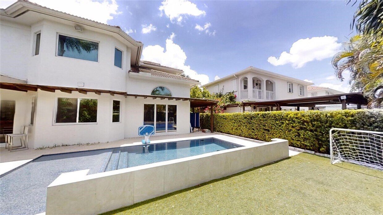Foto principal - 7044 NW 113th Pl