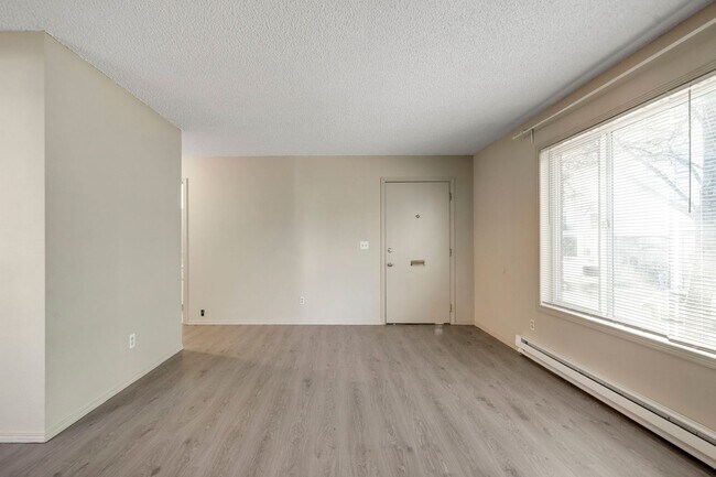 Foto del edificio - Charming 1-Bedroom in Portland’s Sullivan’s Gulch – MF 29 – NE 21st Ave