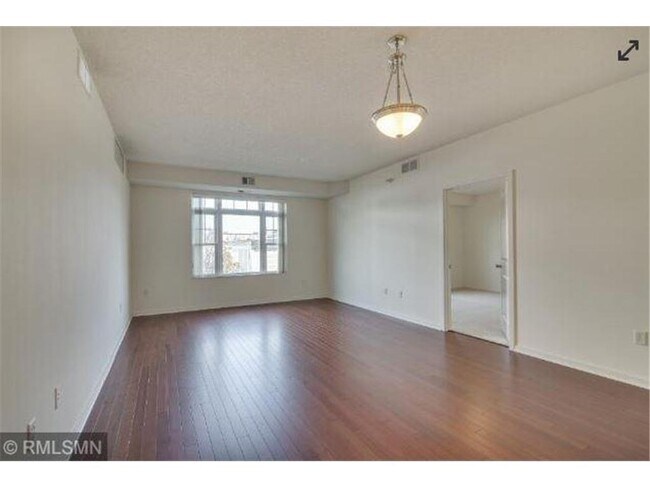 Foto del edificio - 619 SE 8th St
