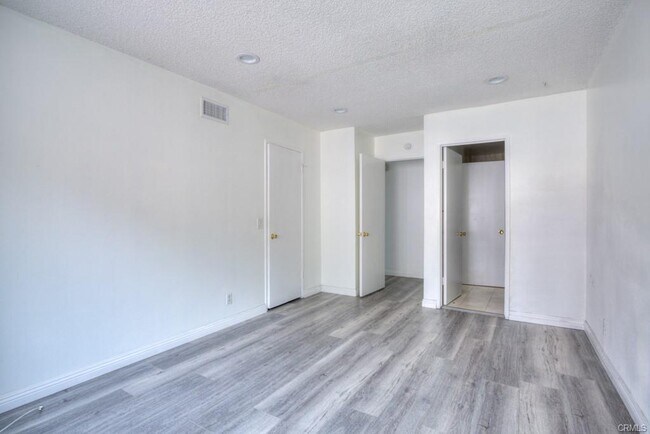 Foto del edificio - 2210 Shady Hills Dr