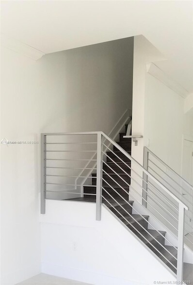 Building Photo - 10429 SW 118th Ave