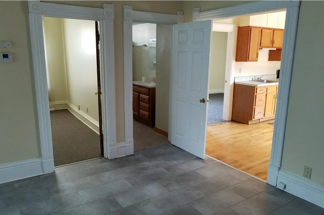 Building Photo - 1002 Wisconsin St