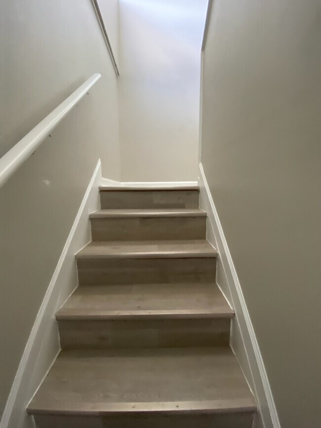 Building Photo - 824 Stoll Street #2