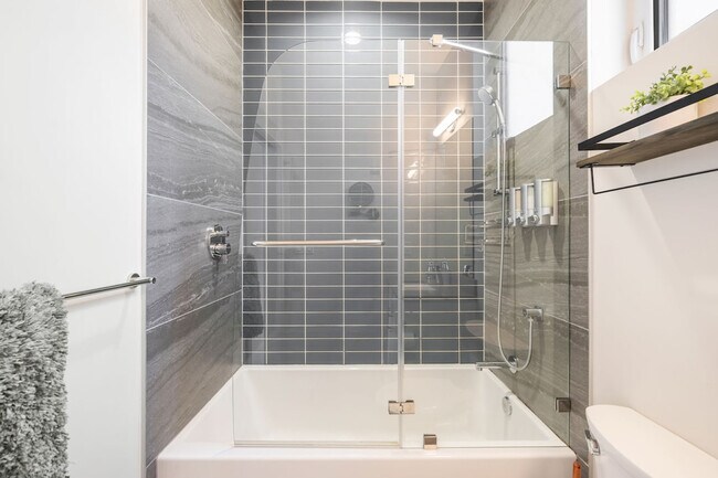 Foto del edificio - 3617 2nd Ave NW