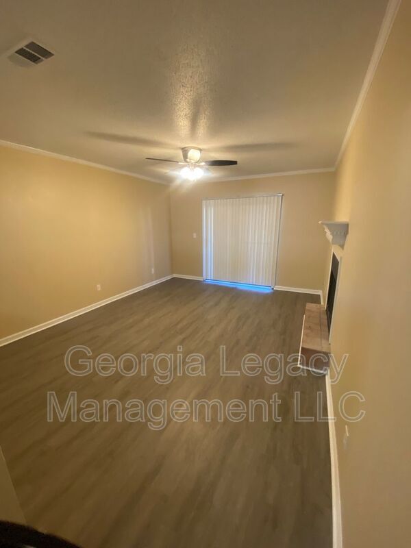 Building Photo - 2505 W Broad St