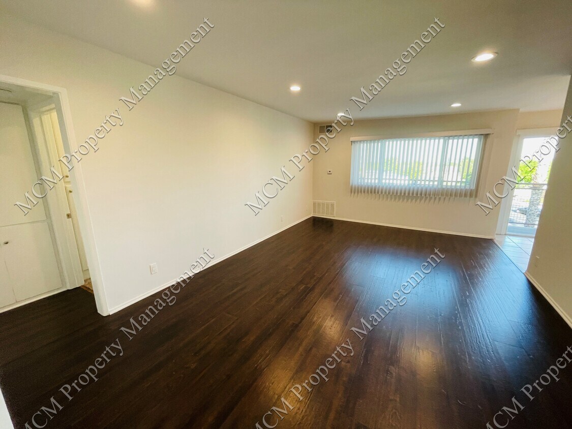 Unit 19 Living Room - 5511 W Olympic Blvd