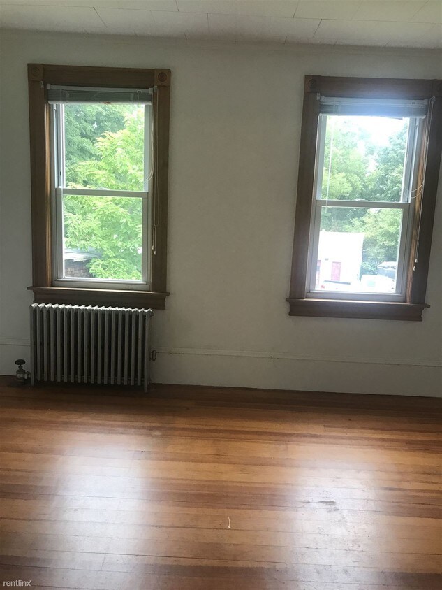 Building Photo - 3 br, 1 bath  - 14 Evergreen St