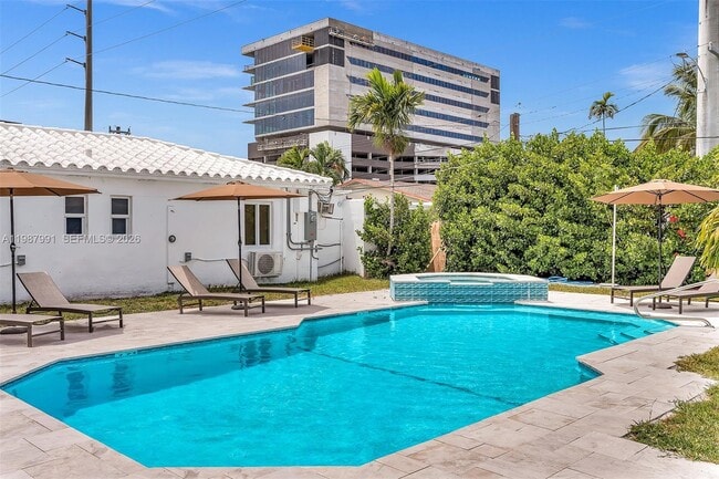 Foto del edificio - 703 NE 7th St