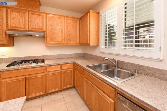 Building Photo - 8 Olde Creek Pl