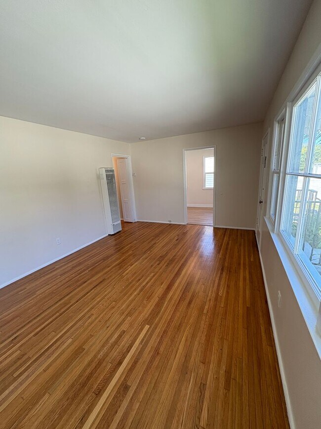 Foto del edificio - 1+1 Cozy Cottage above Ventura College wit...