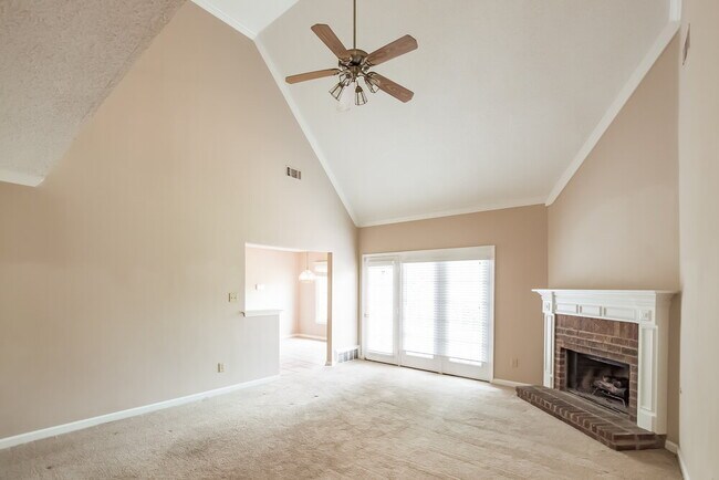 Building Photo - 7621 Dexter Manor Dr