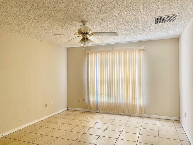 Building Photo - 1540 SW Birkey Ave
