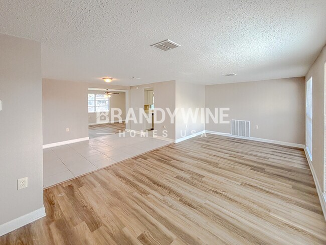 Foto del edificio - 6135 Seabreeze Dr