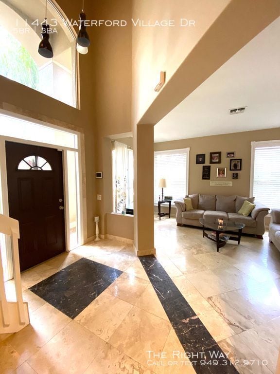 Building Photo - 11443 Waterford Village Dr