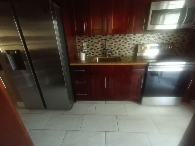 Foto del edificio - 2502 NW 6th Ct