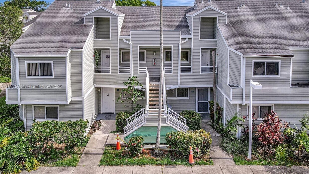 Foto principal - 3453 NW 44th St