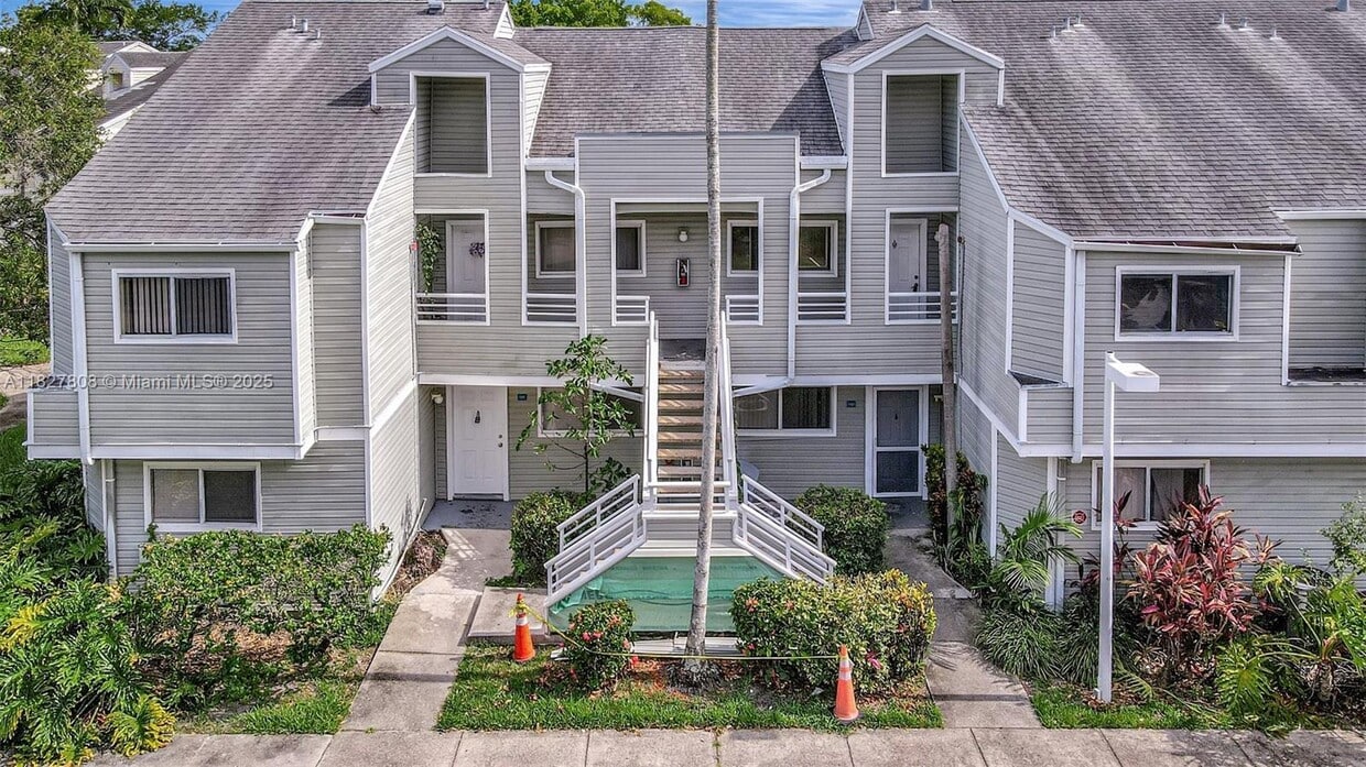 Primary Photo - 3453 NW 44th St