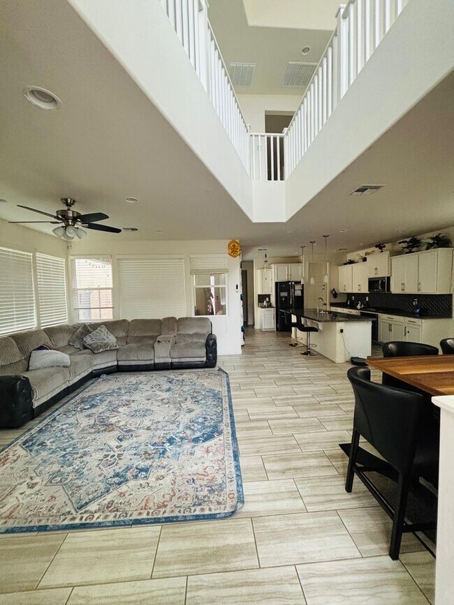 Foto del edificio - Stunning 4BR House in Chandler