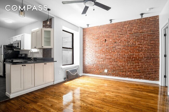 Foto del edificio - 1182 Putnam Ave