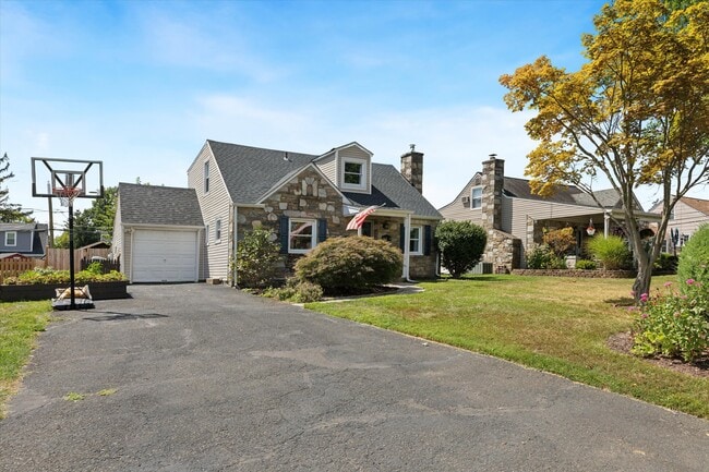 Building Photo - 404 Exton Rd